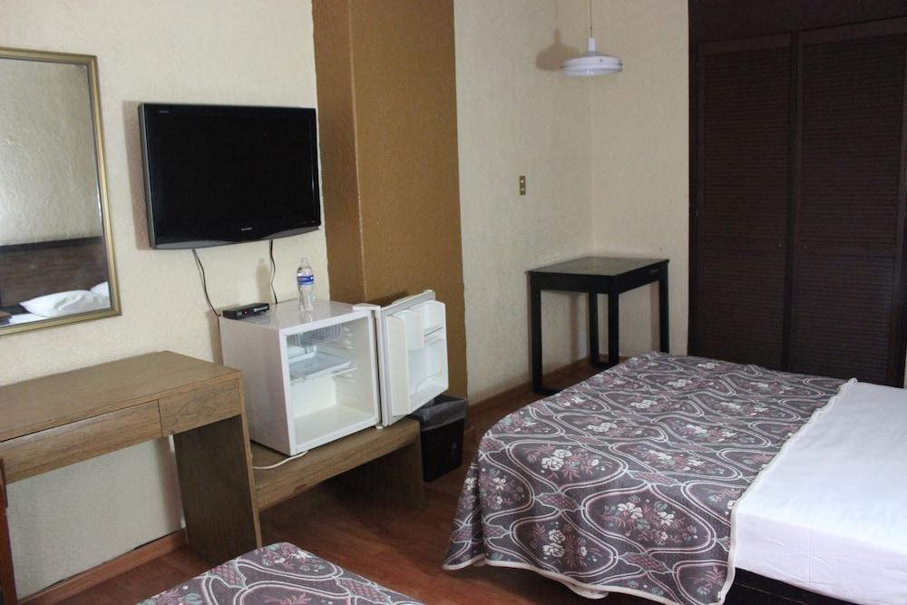 Hotel Del Parque Guadalajara Bagian luar foto