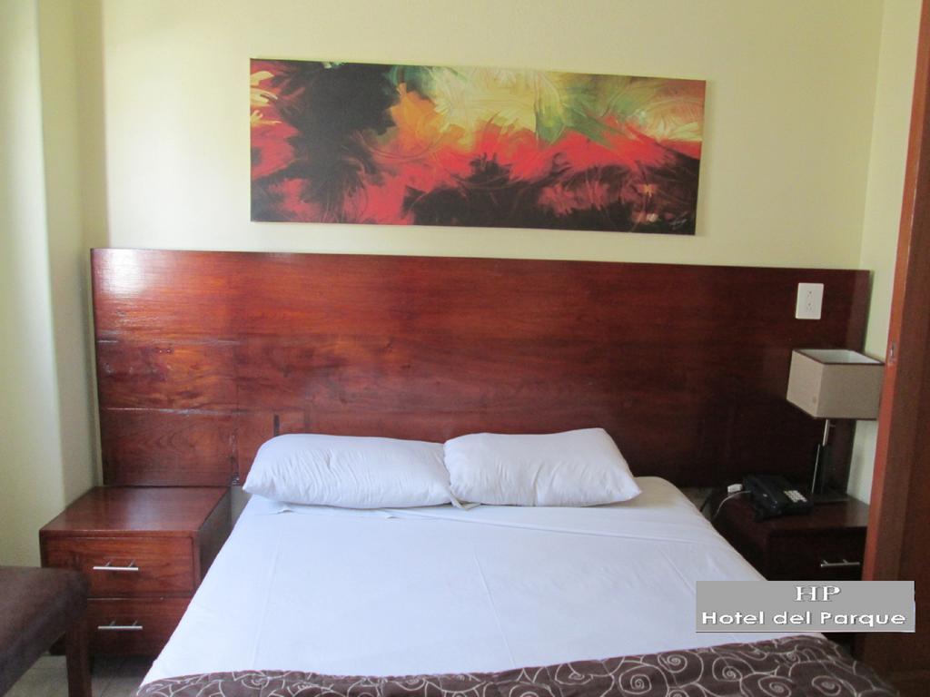 Hotel Del Parque Guadalajara Bagian luar foto
