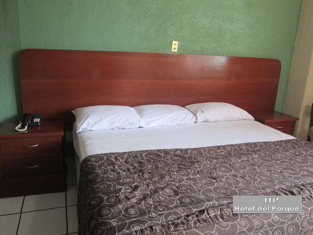 Hotel Del Parque Guadalajara Bagian luar foto