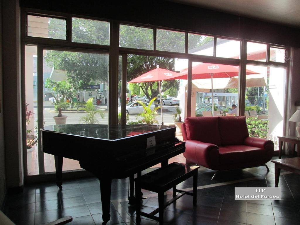 Hotel Del Parque Guadalajara Bagian luar foto
