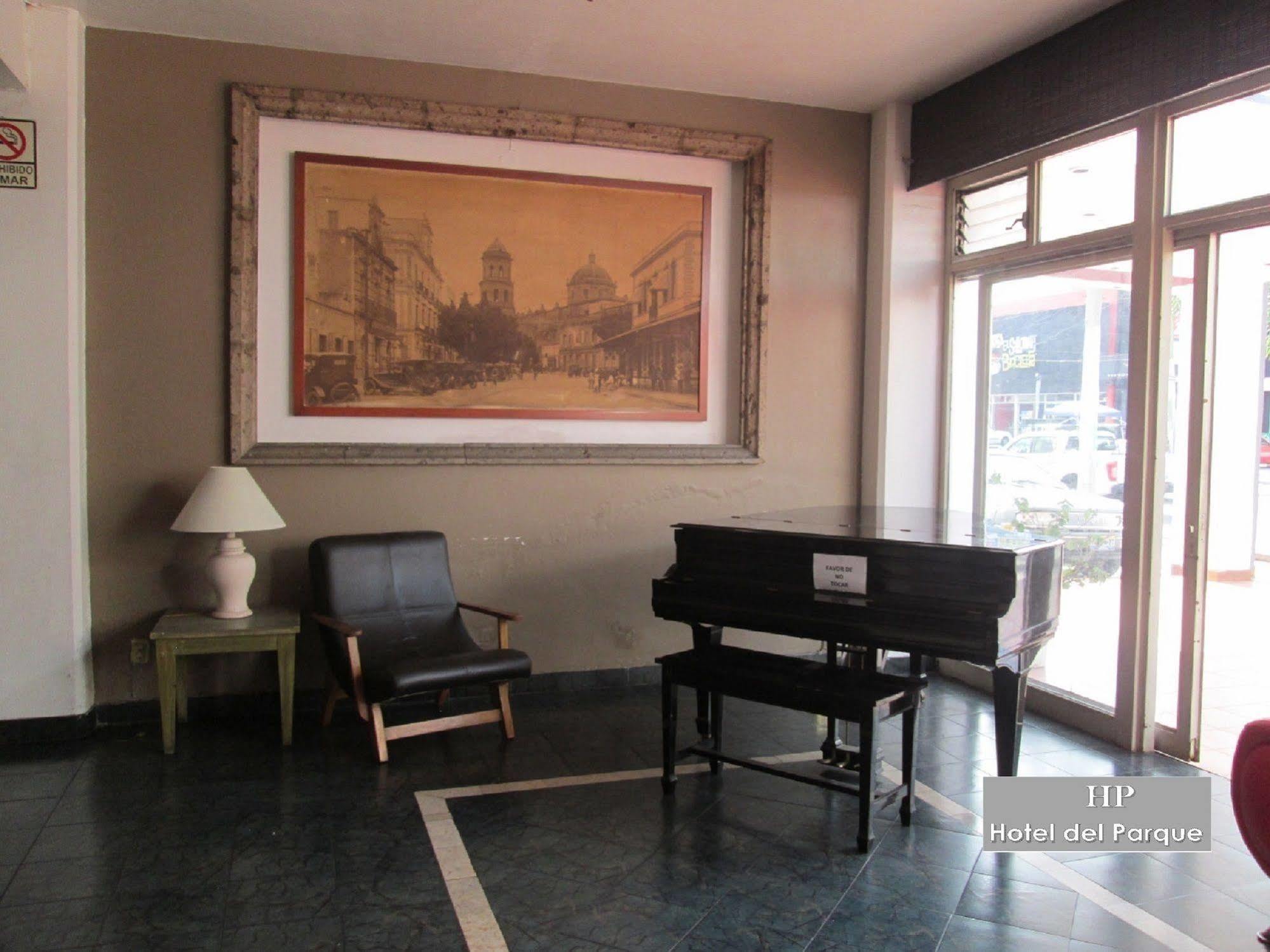 Hotel Del Parque Guadalajara Bagian luar foto