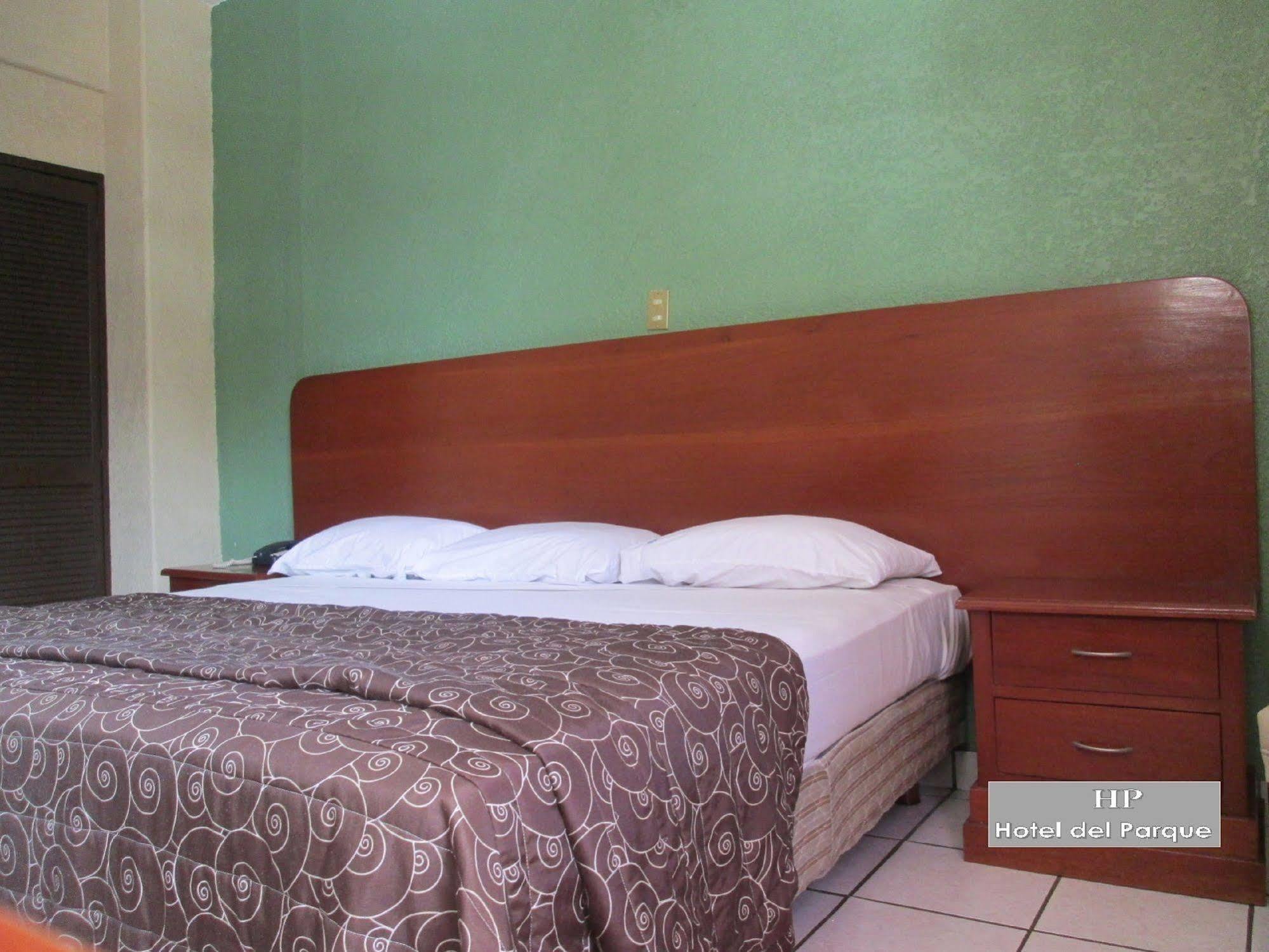 Hotel Del Parque Guadalajara Bagian luar foto