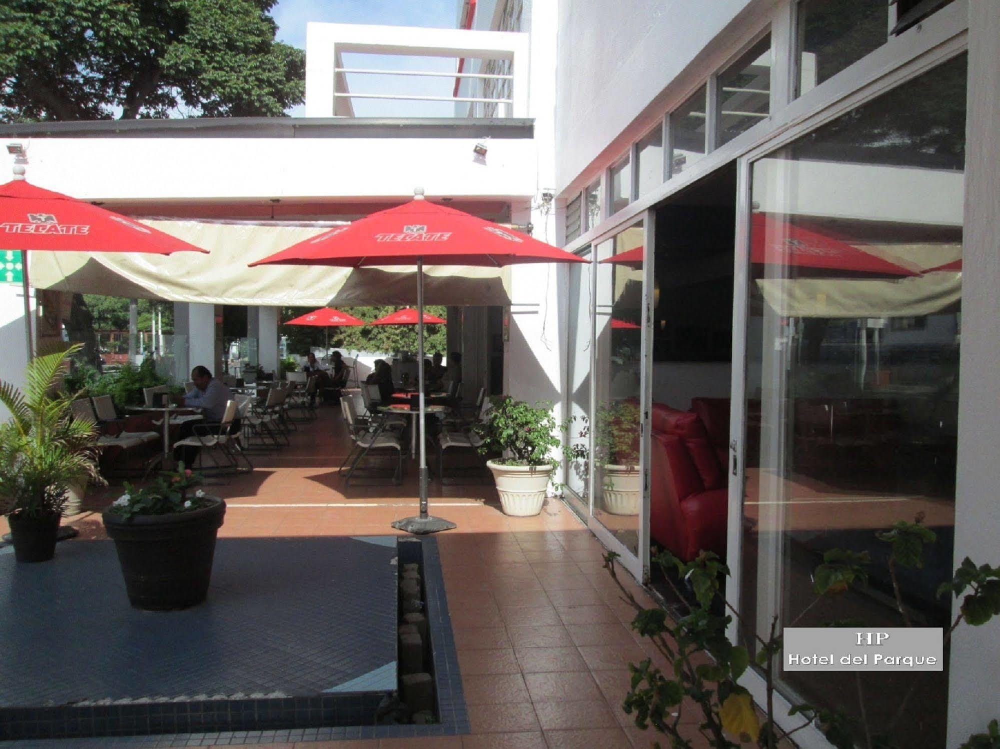 Hotel Del Parque Guadalajara Bagian luar foto
