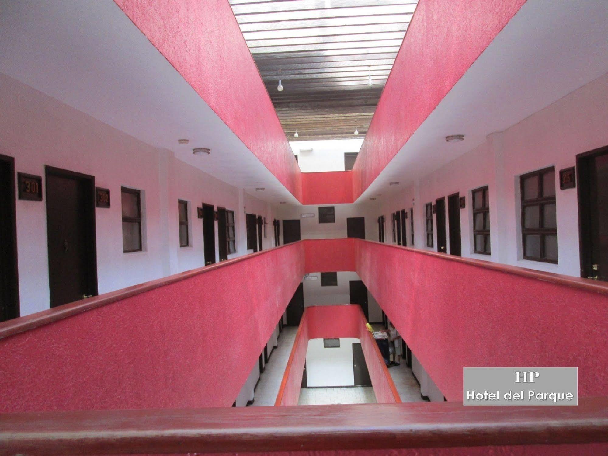 Hotel Del Parque Guadalajara Bagian luar foto