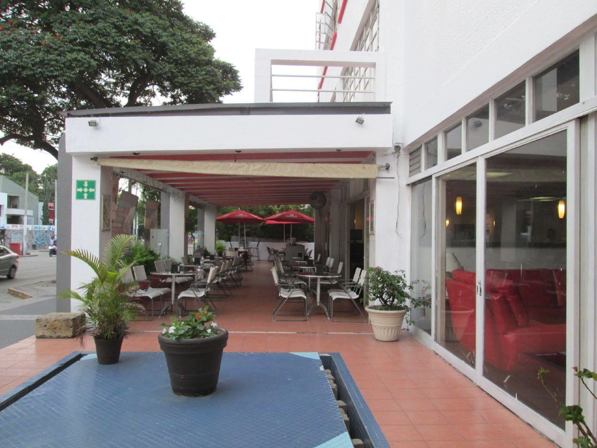Hotel Del Parque Guadalajara Bagian luar foto